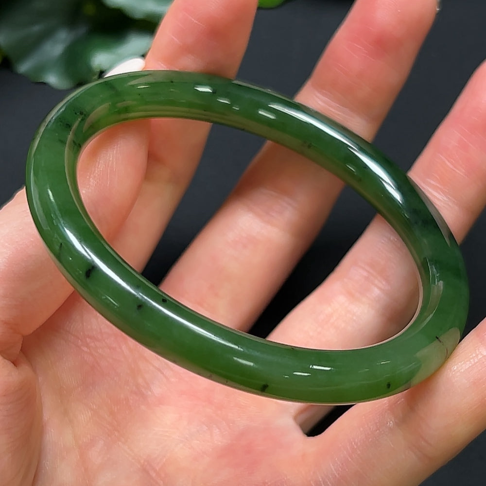 HKHQ Hetian Jade round bangle, 56.7mm diameter, weighs 29.59g, showcasing smooth, polished green jade craftsmanship.