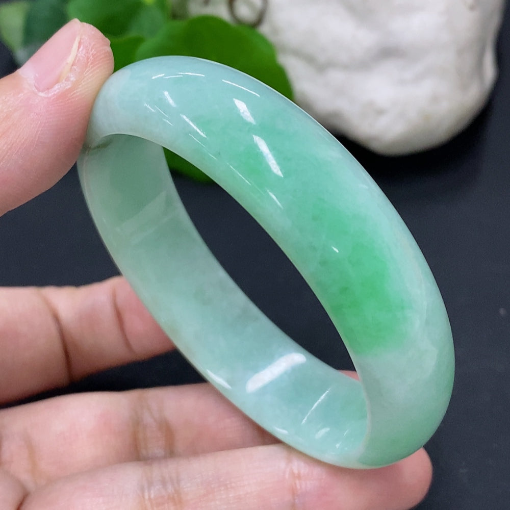 Jadeite Oval Bangle