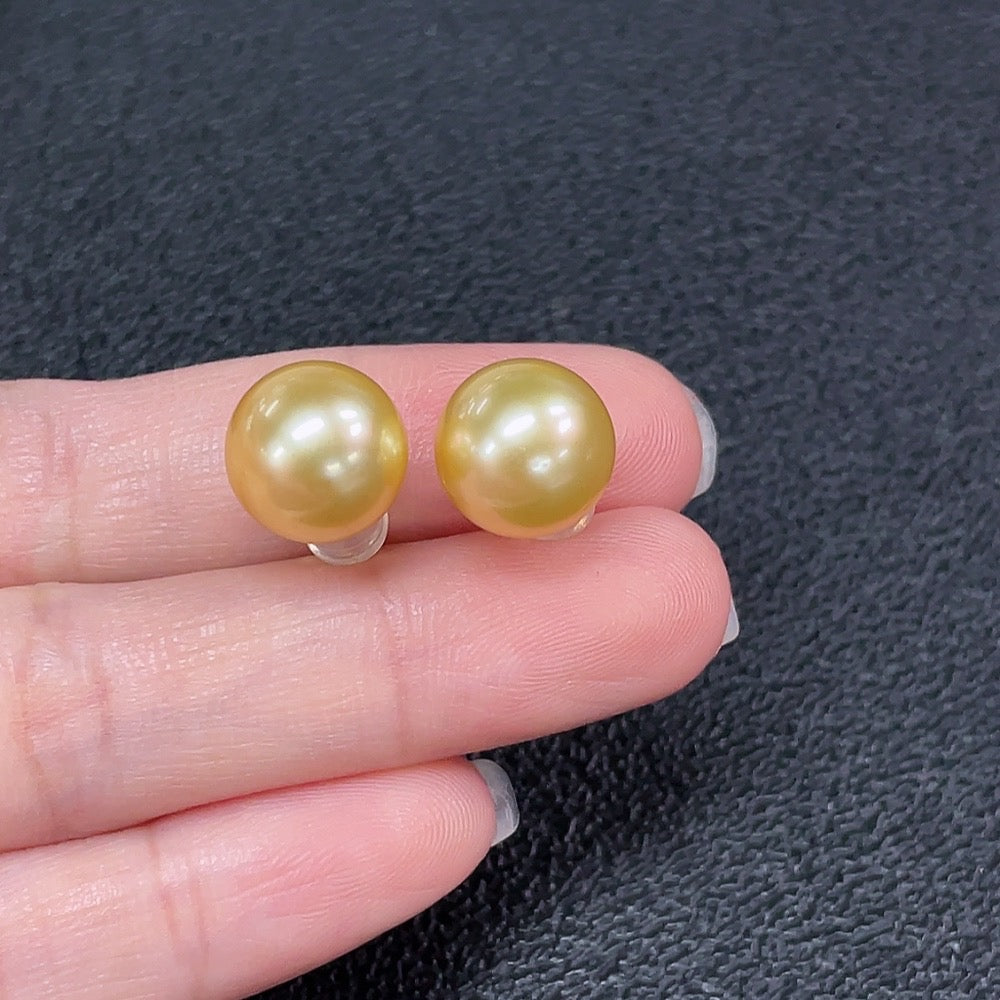 18k Seawater Pearl Earrings, Color Origin Undetermined, Total Weight Approx. 3.79g, Size Approx. 10.3mm