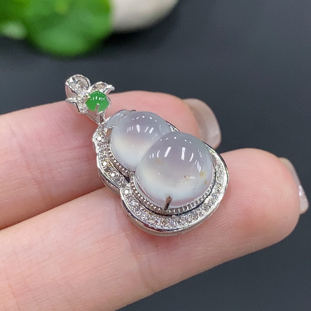 Jadeite Gourd Pendant 18k Gold Total Weight 3.08g