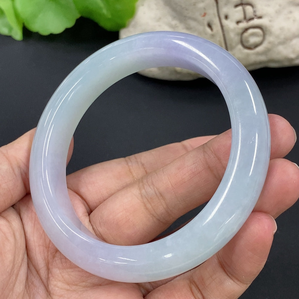 HKHQ jadeite round bangle bracelet with 67.3g weight and size 58.7, showcasing smooth, polished jadeite surface and craftsmanship.