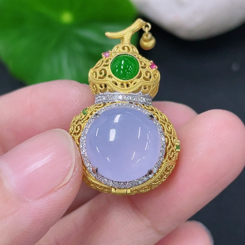 Jadeite Cabochon Pendant, 18K Gold Setting with Diamond Accents (Colorless), Total Weight Approx. 5.3g