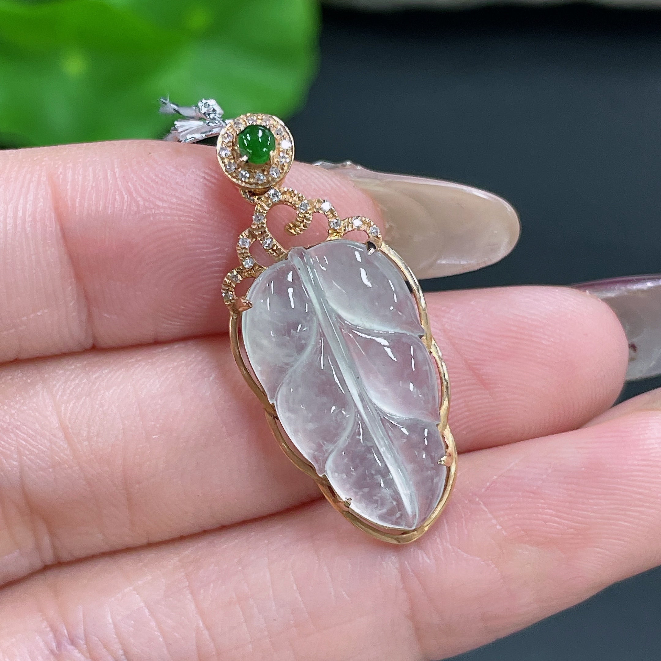 Jadeite Pendant Leaf 18k Gold Inlaid with Diamonds Total Weight Approx. 2.58g