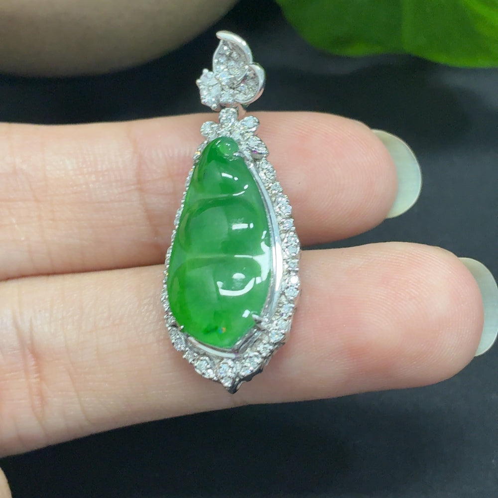Jadeite Pendant Fu Dou with Diamond Accents 18k