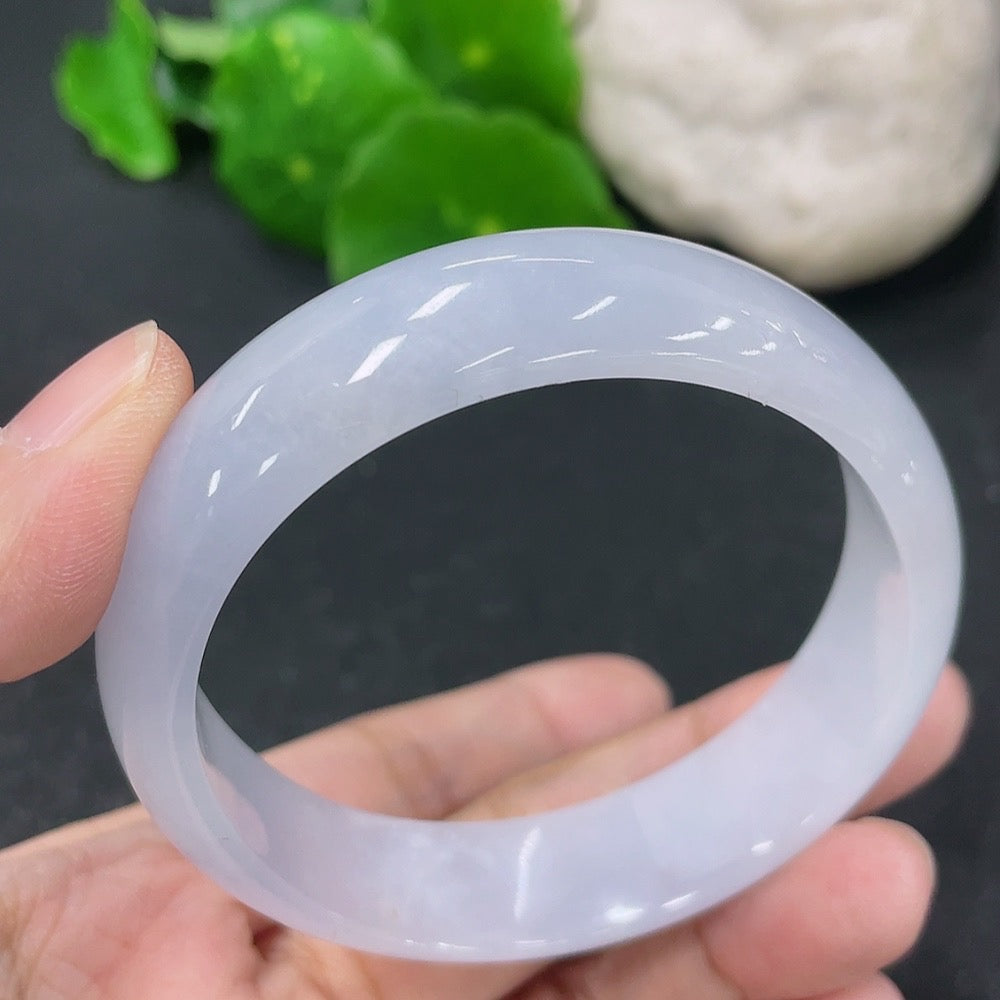 Jadeite Concubine bracelet by HKHQ, featuring smooth jade beads, size 55.2/50.7mm, weighing approximately 41.18g.