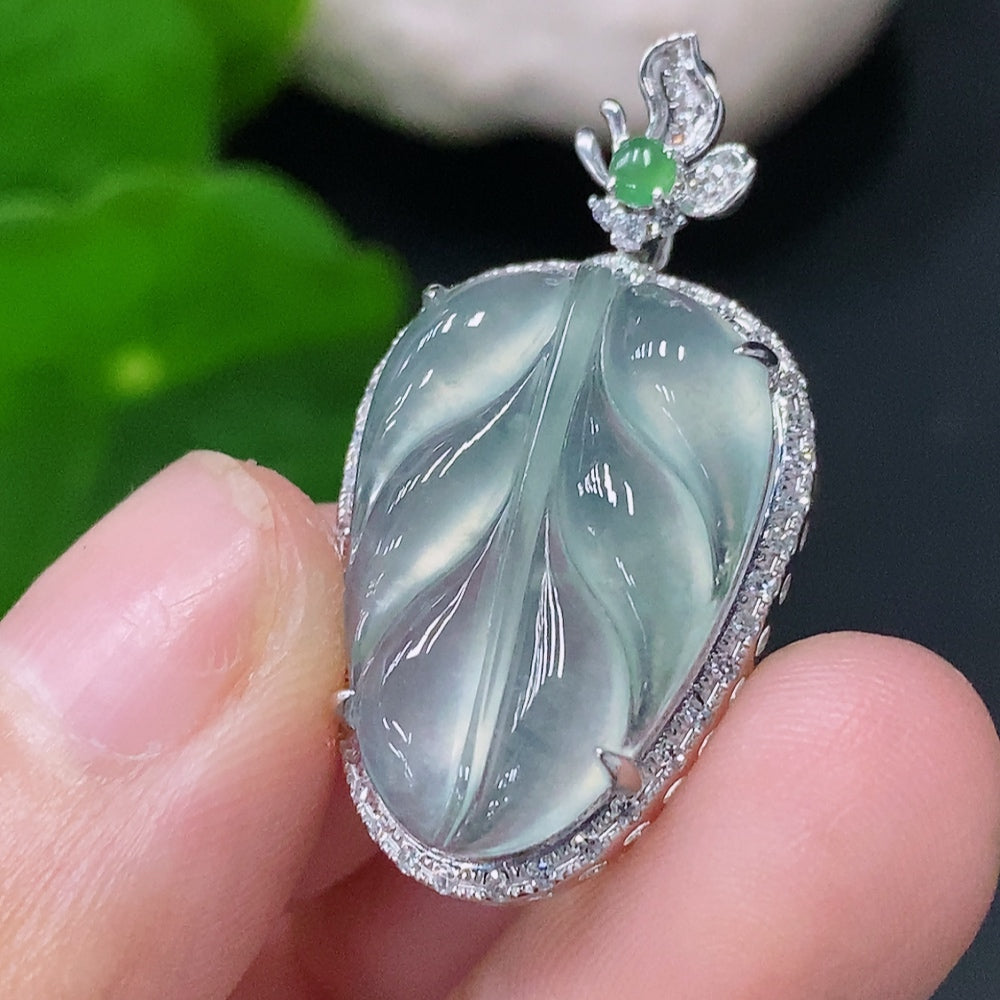 Jadeite Leaf Pendant with 18K Gold and Diamond Accent, Total Weight Approx. 3.39g
