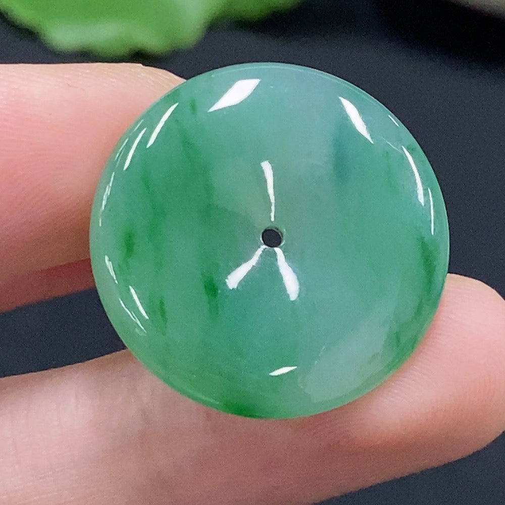 JadeitePeace Knot Pendant (Total weight approximately 4.7g)