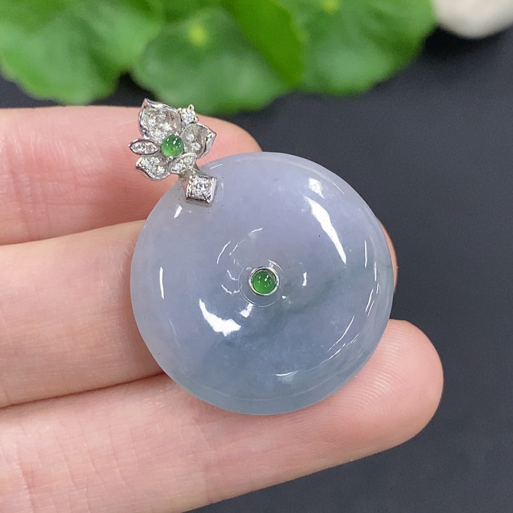 Jadeite Peace Knot with 18K Gold Clasp, Non-Diamond