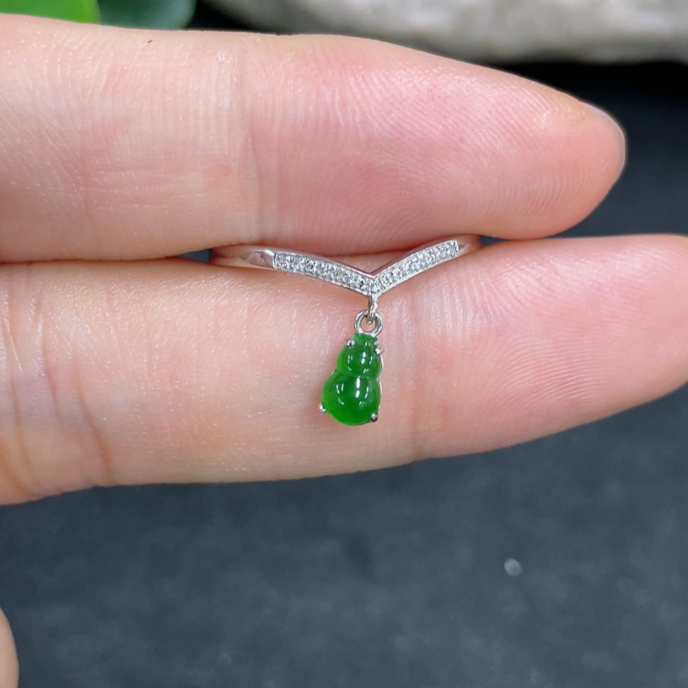 Jadeite Gourd Inlaid Ring 18k With Diamond