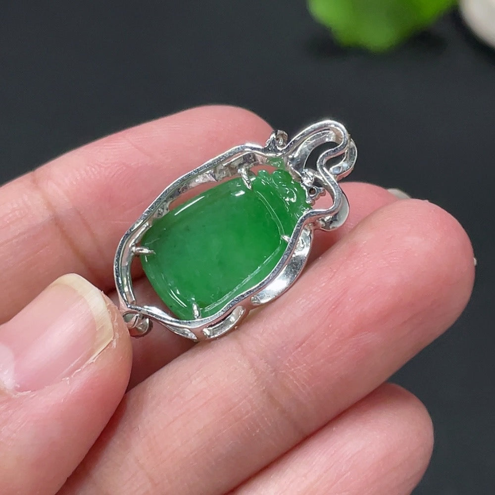 Jadeite Blessing Shell Inlaid Pendant 18k Gold Inlaid Approximately 3.65g