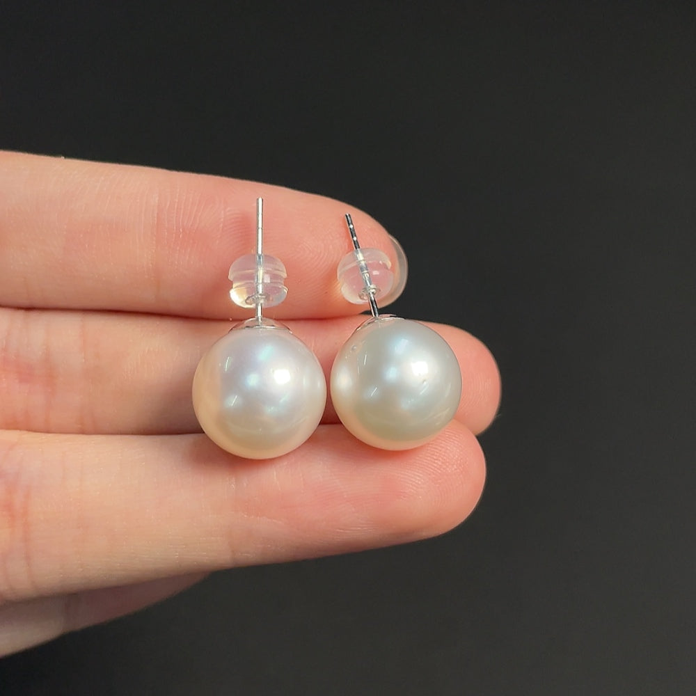 18k seawater pearl earrings, total weight approximately 6.23g, size about 12.3mm