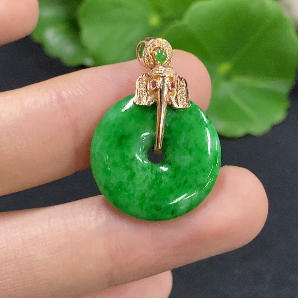 Jadeite Peace Knot Pendant with 18k Diamond Accents (Colorless)