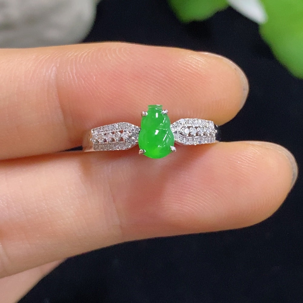 Jadeite Gourd Inlay Ring 18k with Diamond Accents