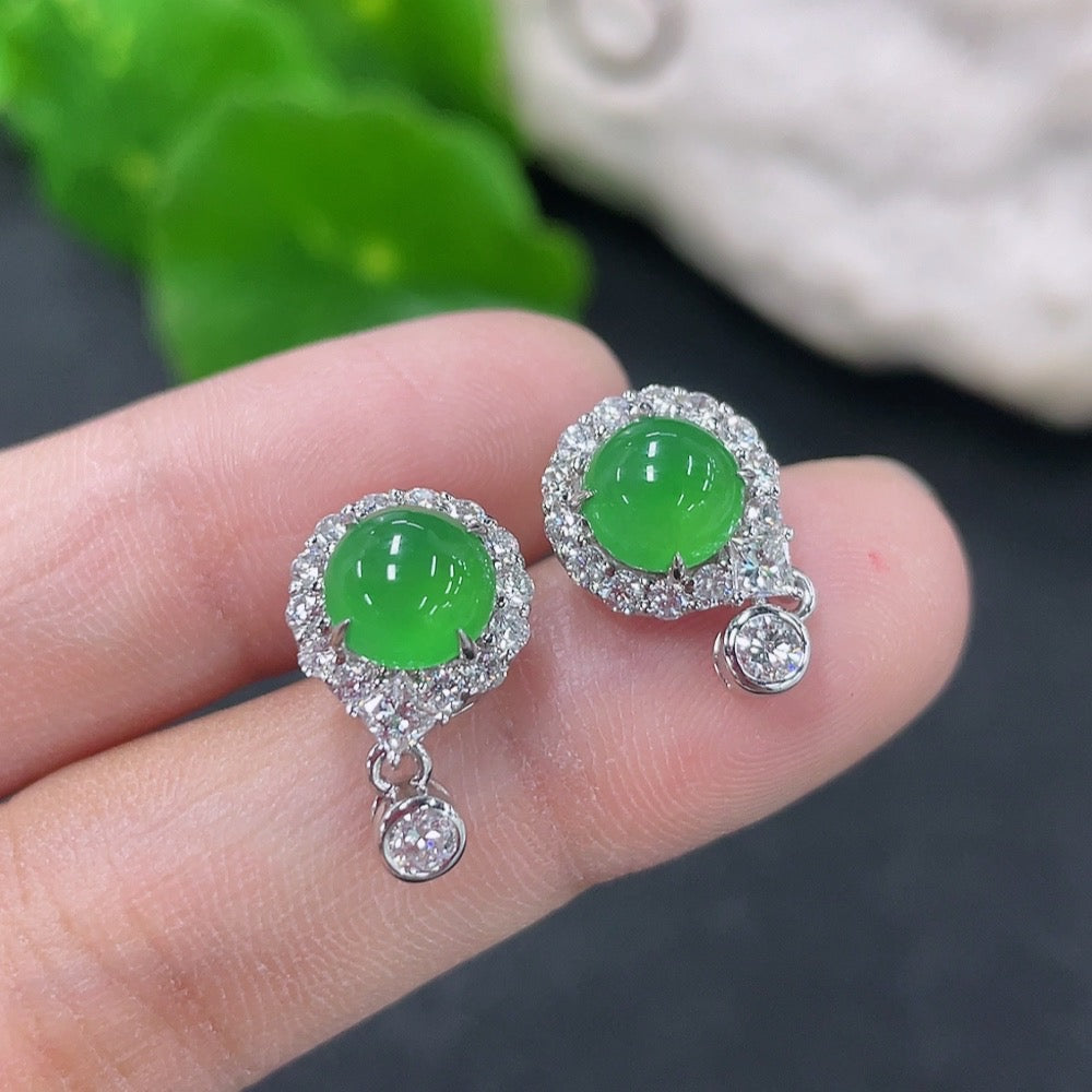 HKHQ jadeite earrings set in 18k gold with diamond accents, featuring elegant design and approximately 3.67g weight.