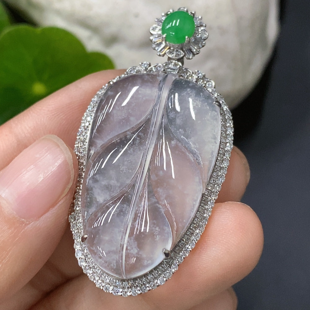 Jadeite Leaf Pendant with 18K Gold Inlay, Approximately 8.1g