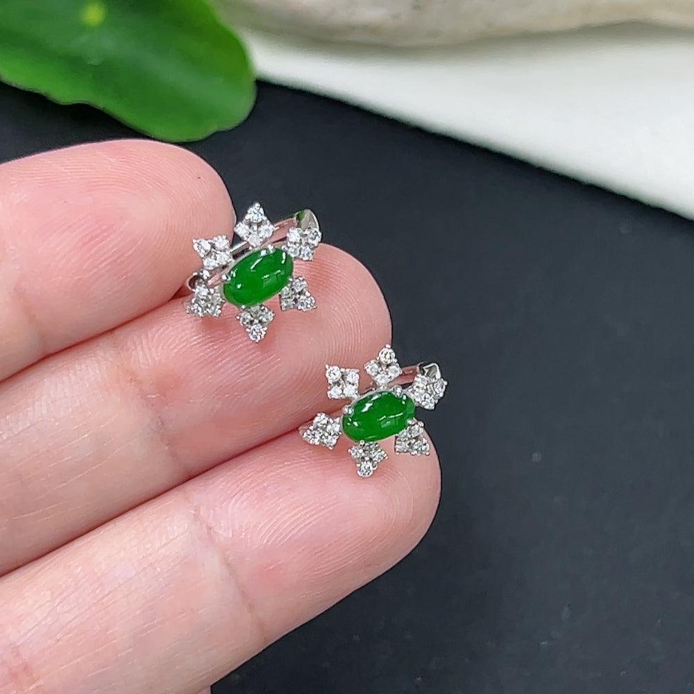 HKHQ jadeite inlaid earrings pair with 18K gold, featuring intricate design and a total weight of approximately 2.6g.