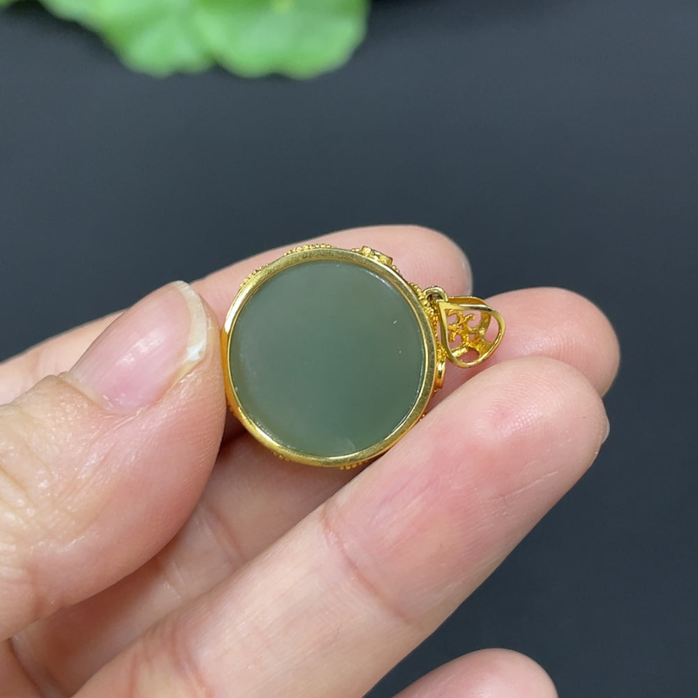 Hetian Jade Cabochon Pendant with 18K Gold, Total Weight Approx. 4.4g