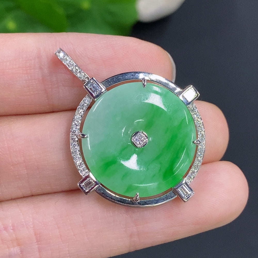 Jadeite Safety Buckle with 18K Gold, Set with Diamonds