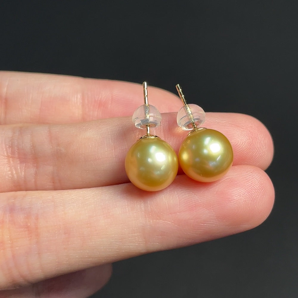 Seawater Pearl Earrings Set in 18K Gold, Approximately 9.3mm, Total Weight About 2.86g, Color Origin Undetermined