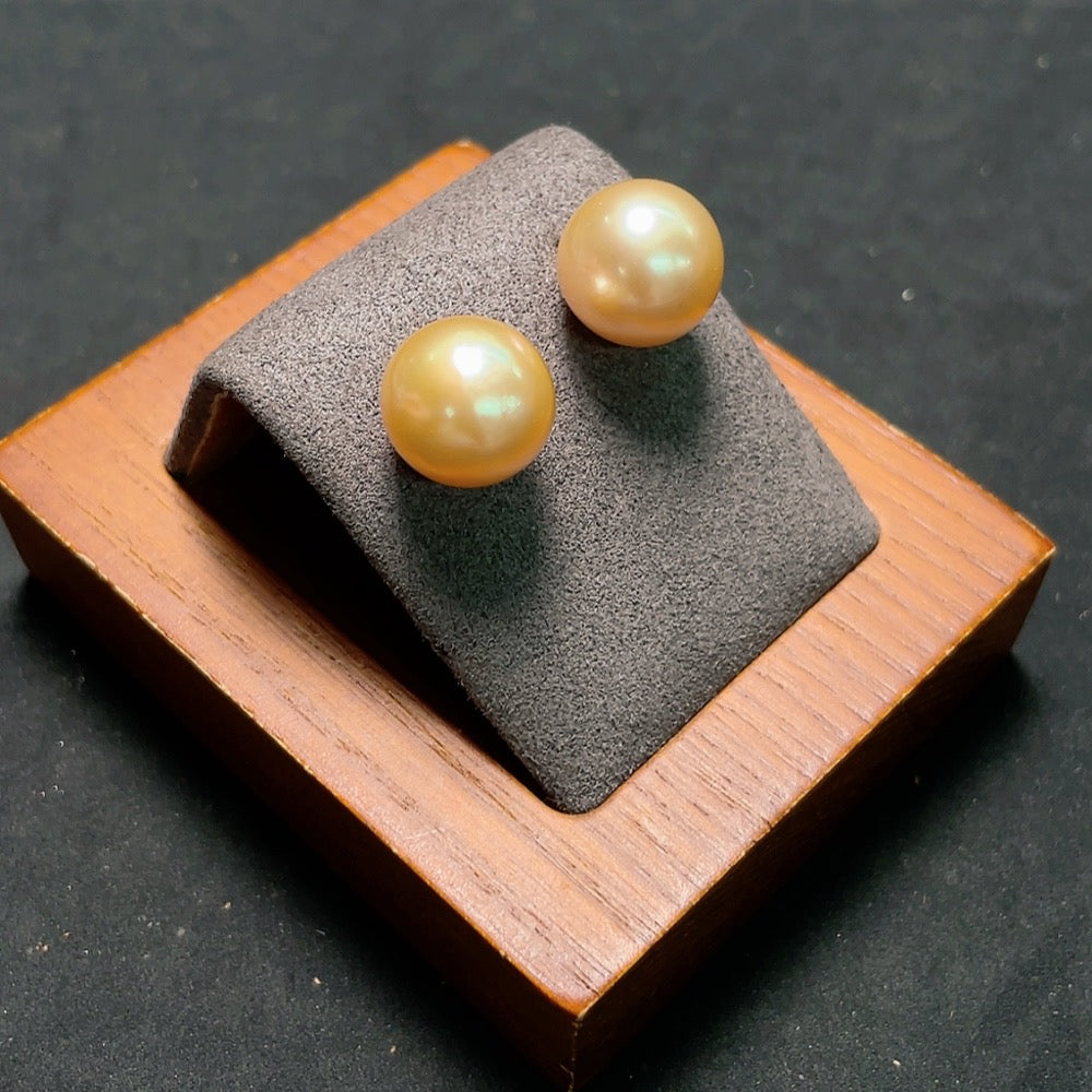 Seawater Pearl Earrings 18k Gold Color Origin Undetermined Total Weight Approx. 4.9g Size About 10.1mm