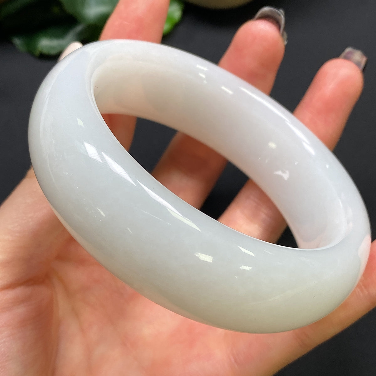 Hetian Jade round bracelet with a 59.6mm diameter, weighing approximately 112.13g, crafted by HKHQ.