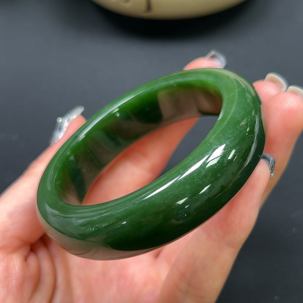 Hetian jade round bracelet with 53.6mm diameter, weighing approximately 75.3g, crafted by HKHQ featuring smooth polished stones.