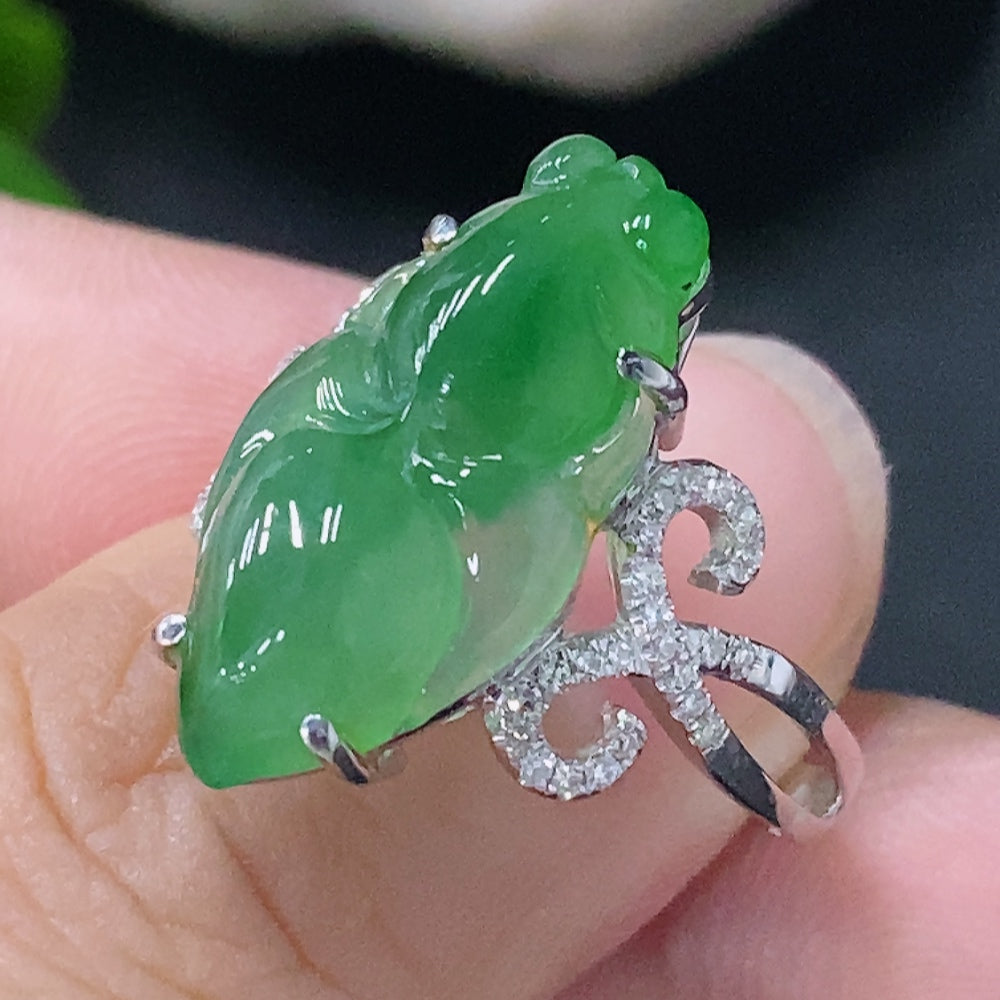 Jadeite inlaid ring 18k with diamond size 15 total weight about 4.64g