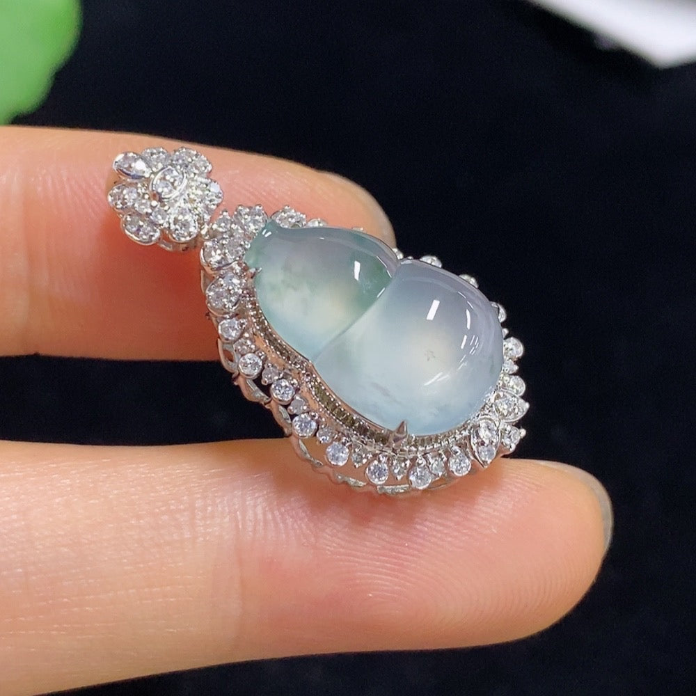 Jadeite Gourd Inlaid Pendant 18k with Diamond Accents, Total Weight Approximately 4.49g