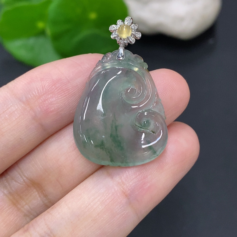 Jadeite Ruyi Pendant with 18K Gold Clasp, Total Weight Approximately 4.9g (Diamond Accented)