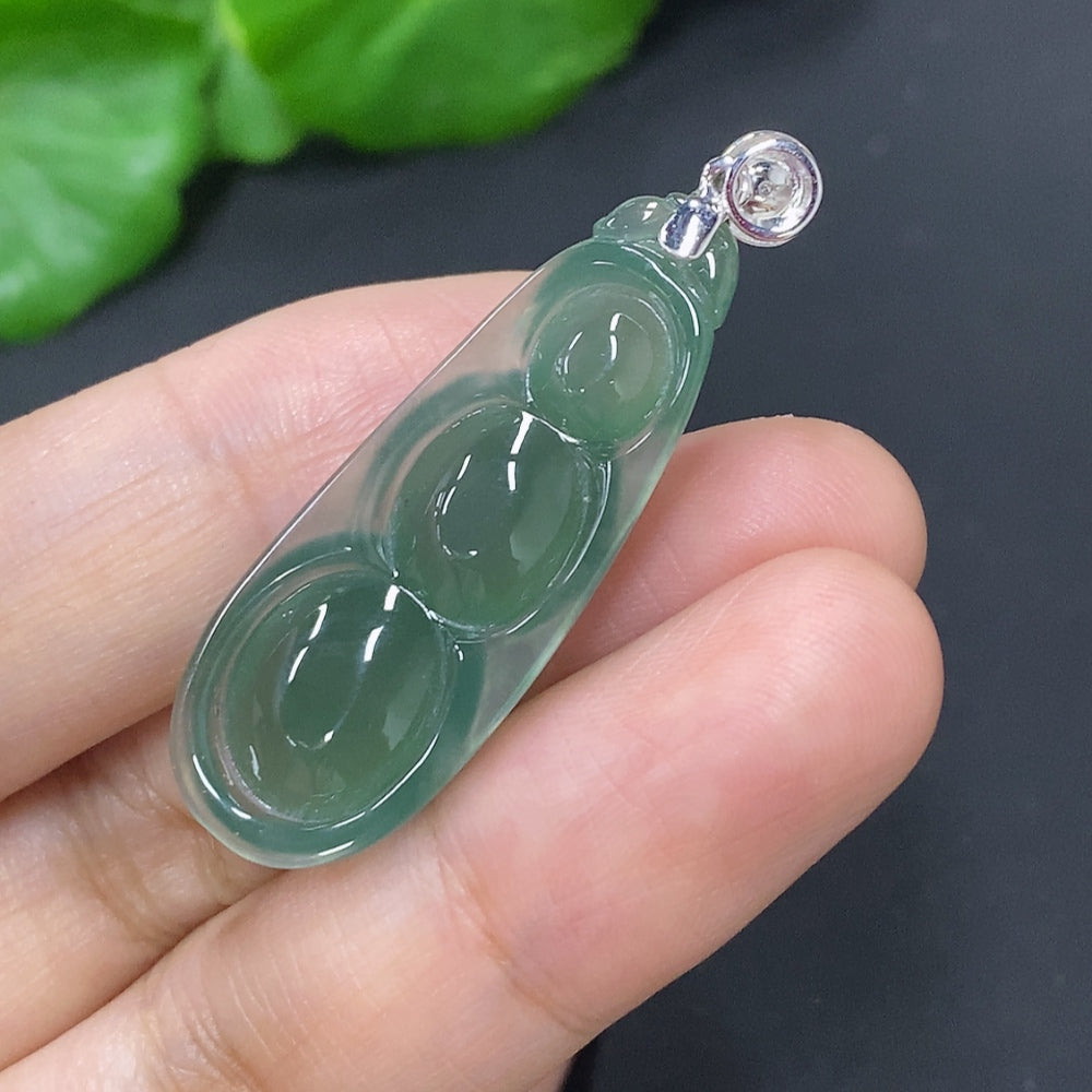 Jadeite Lucky Bean Pendant with 18K Gold Clasp, Total Weight Approximately 5.6g