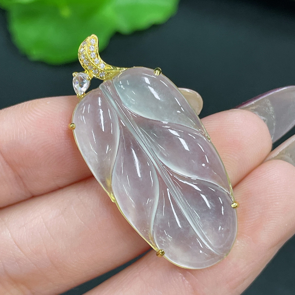 Jadeite leaf inlaid pendant with 18K gold setting, crafted by HKHQ, weighing approximately 5.3 grams.