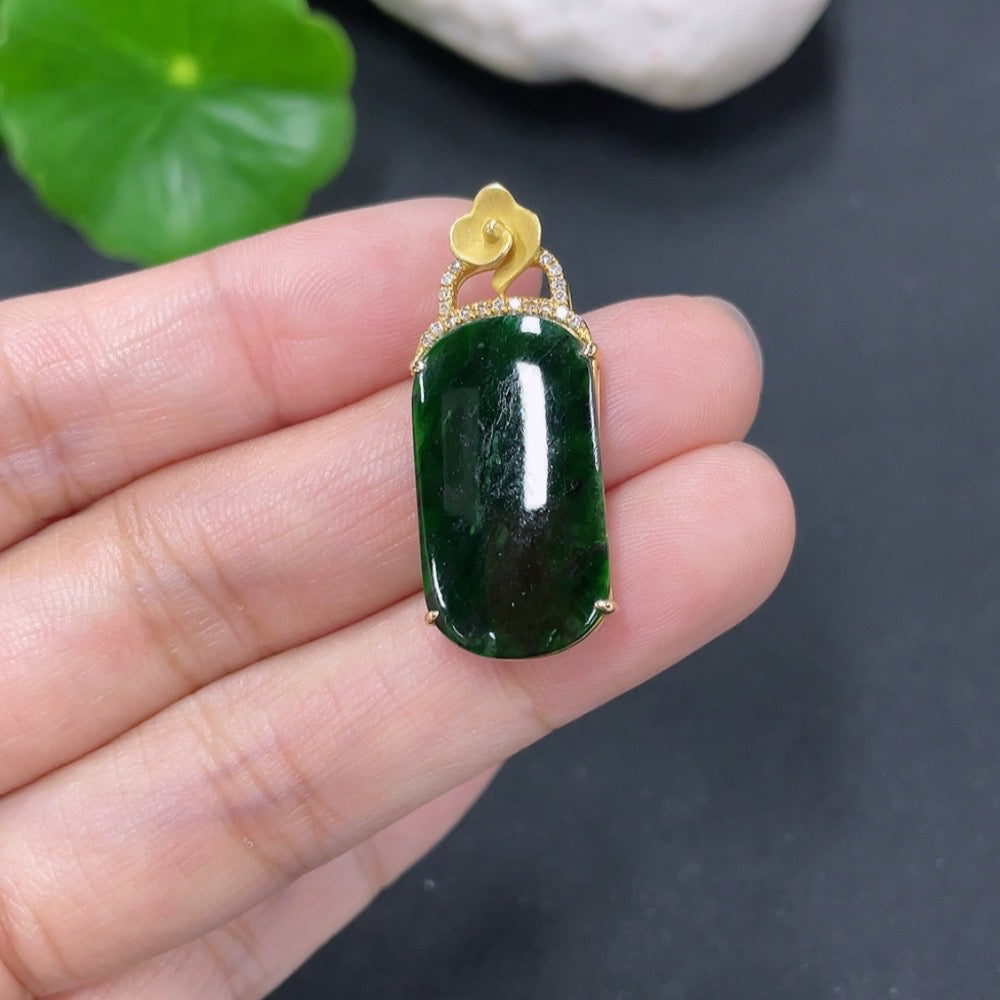 Jadeite Plain Pendant with 18k Gold and Diamond Accents, Total Weight Approximately 2.38g, Contains Other Mineral Components