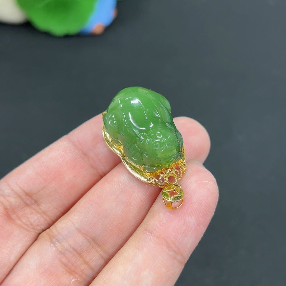 Green Hetian Jade Auspicious Beast Pendant in 18K Gold