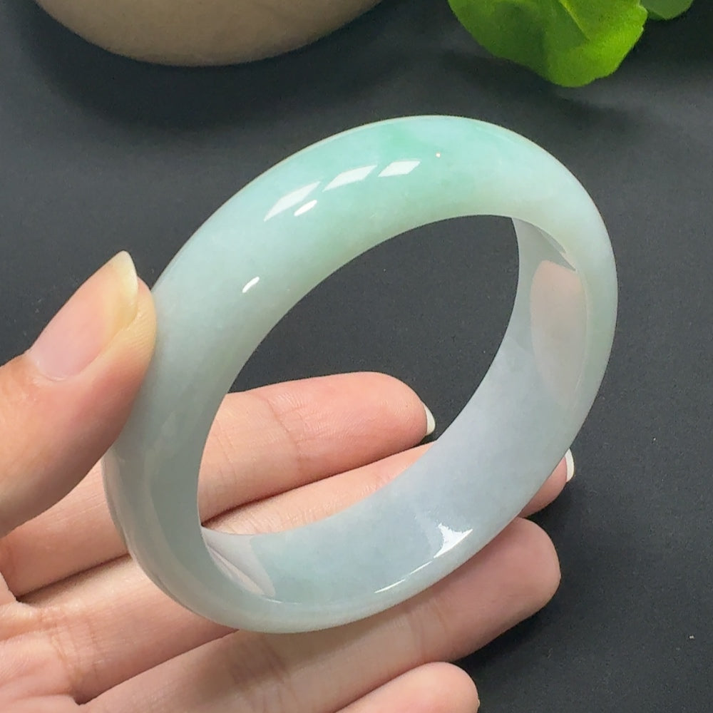 HKHQ jadeite round bangle, size 56.8, with a smooth polished surface and a total weight of approximately 69.51 grams.