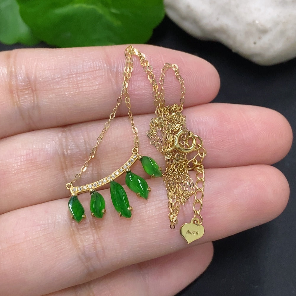Jadeite inlaid pendant with 18K gold and diamond accents, compact jewelry piece showcasing green jade and gold craftsmanship.