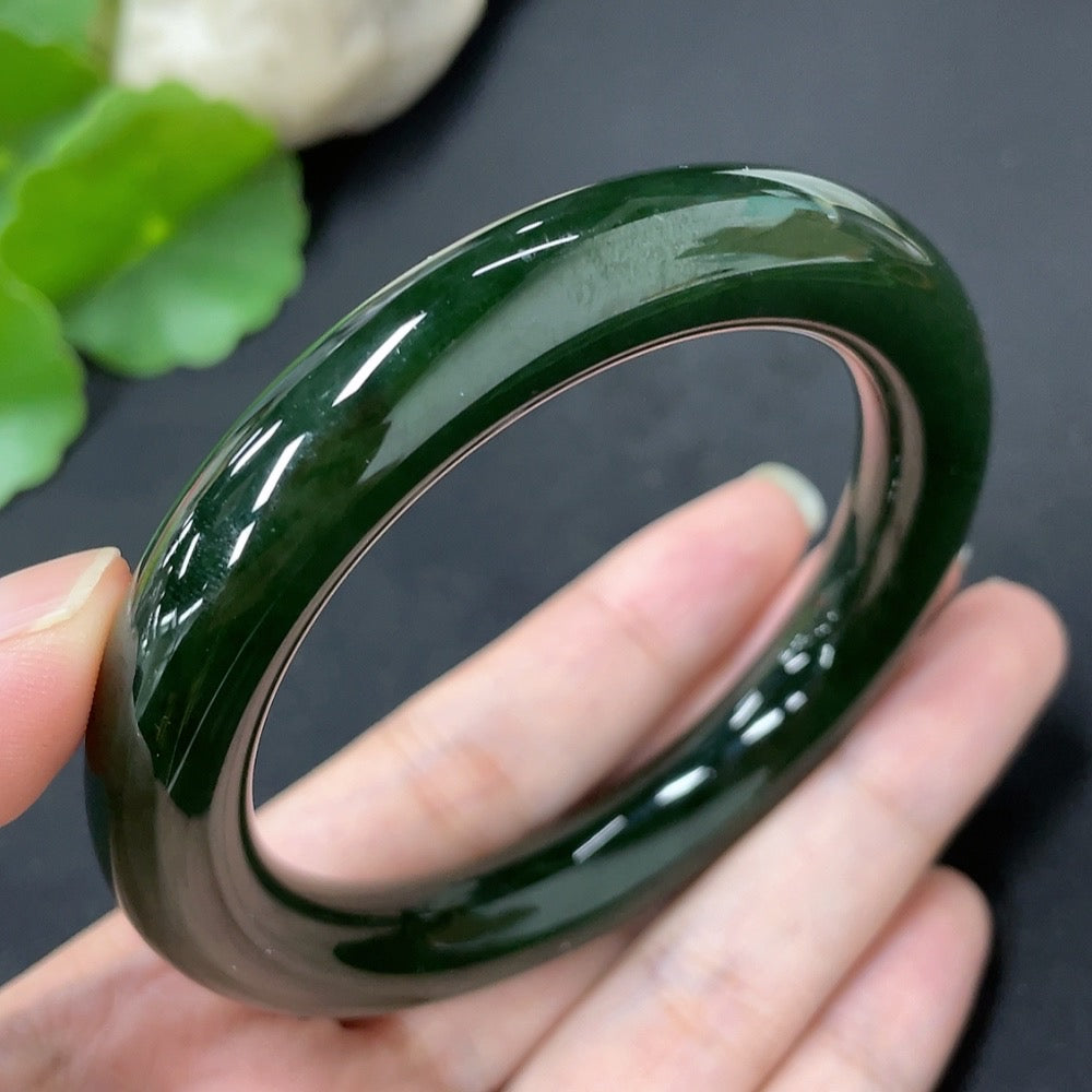 Green Hetian Jade round bangle with HKHQ branding, size 56.7, weighing approx. 58.8g, showcasing smooth, polished surface.