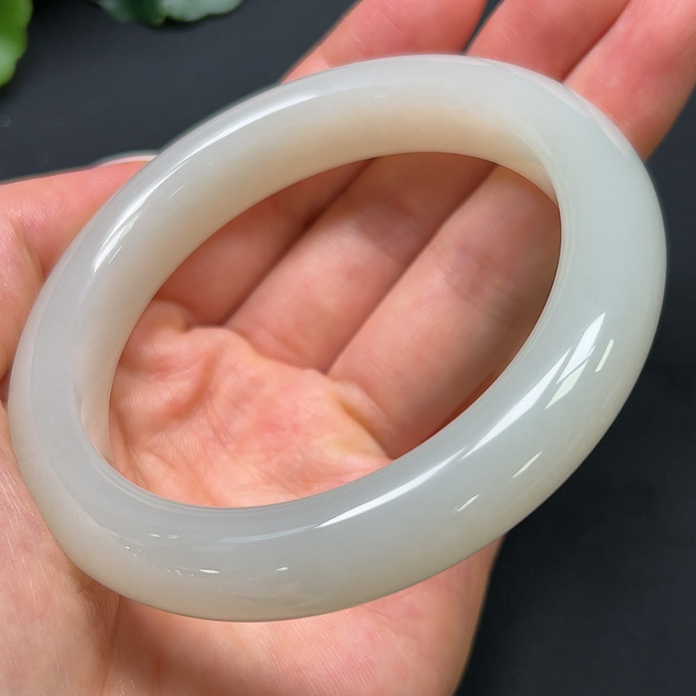 HKHQ Hetian Jade round bracelet with 58.9mm diameter, weighing approx. 67.83g, featuring smooth, polished jade beads.