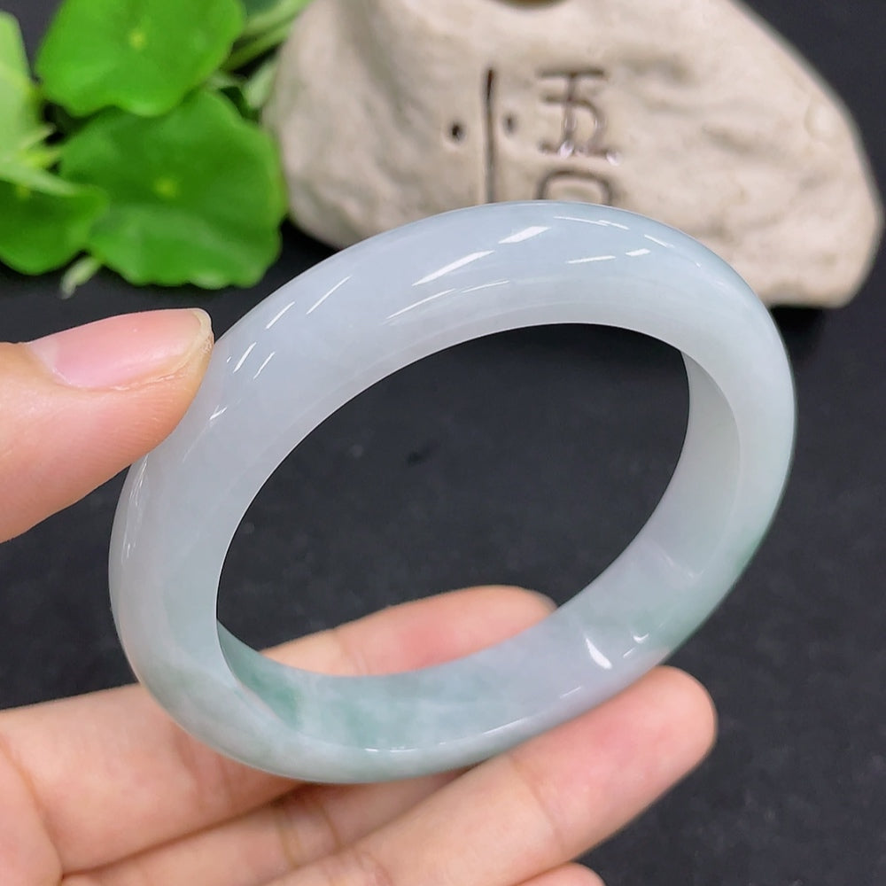 HKHQ jadeite round bracelet with 58.6g weight and size 56.5, featuring smooth, polished jadeite beads in a natural jewelry setting.