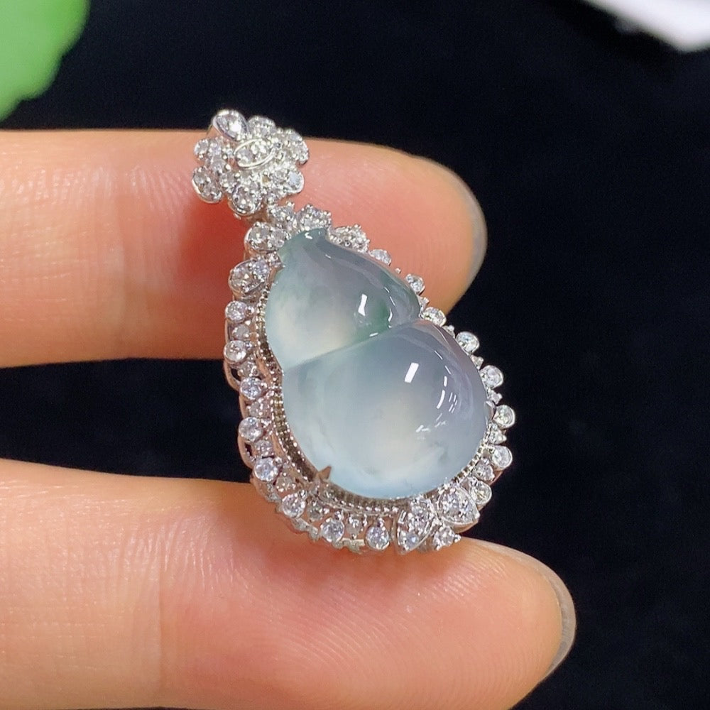Jadeite Gourd Inlaid Pendant 18k with Diamond Accents, Total Weight Approximately 4.49g