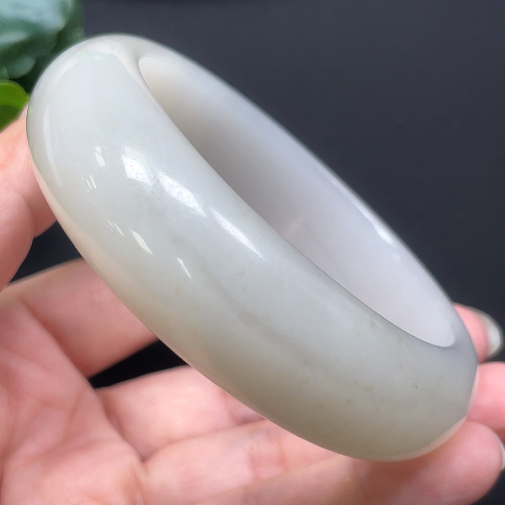 HKHQ Hetian Jade round bracelet, 60.1mm diameter, weighing approximately 98.35g, featuring smooth, polished jade stones.