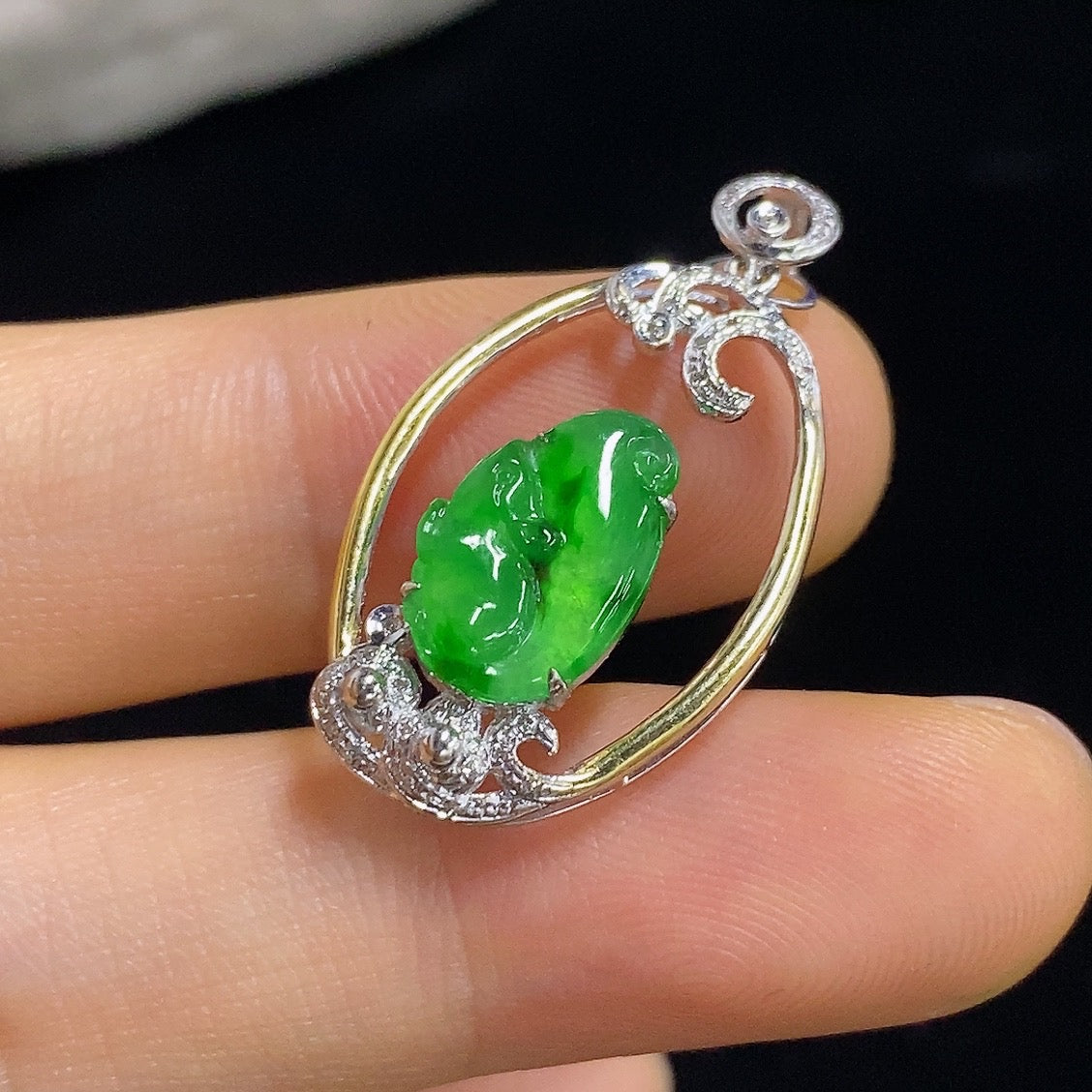 Jadeite inlaid pendant with 18k gold and diamond accents, featuring intricate design and polished finish from HKHQ.