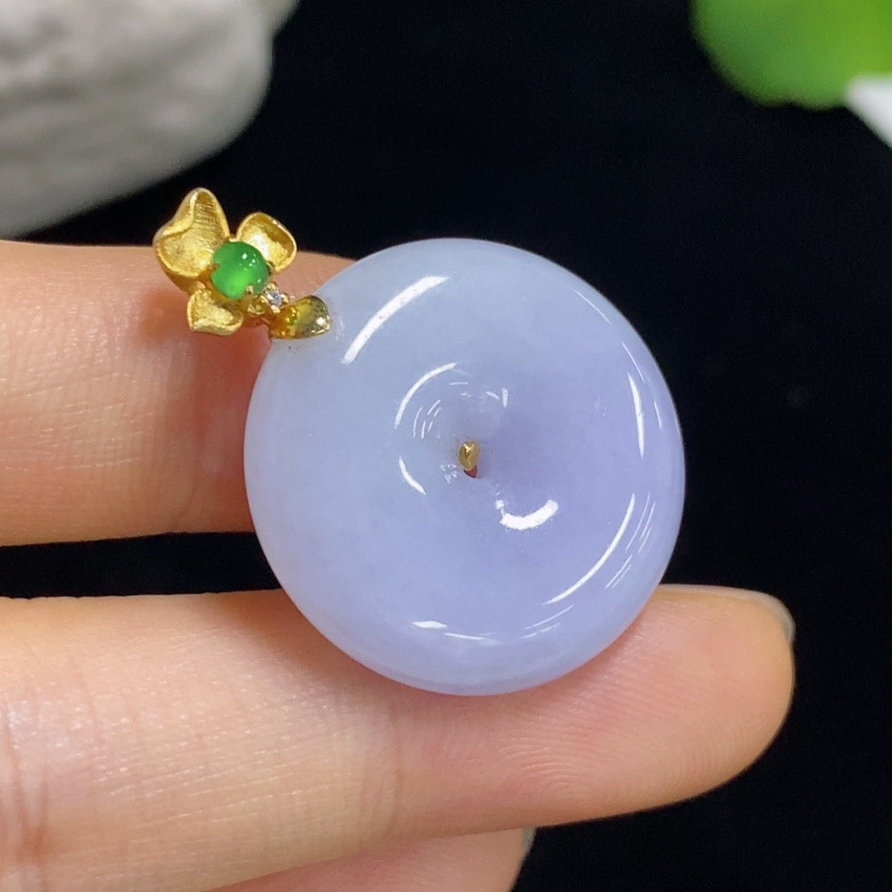 Jadeite peace knot pendant by HKHQ featuring a smooth jade green jade pendant with 18k gold accents, weighs approximately 7.43g.