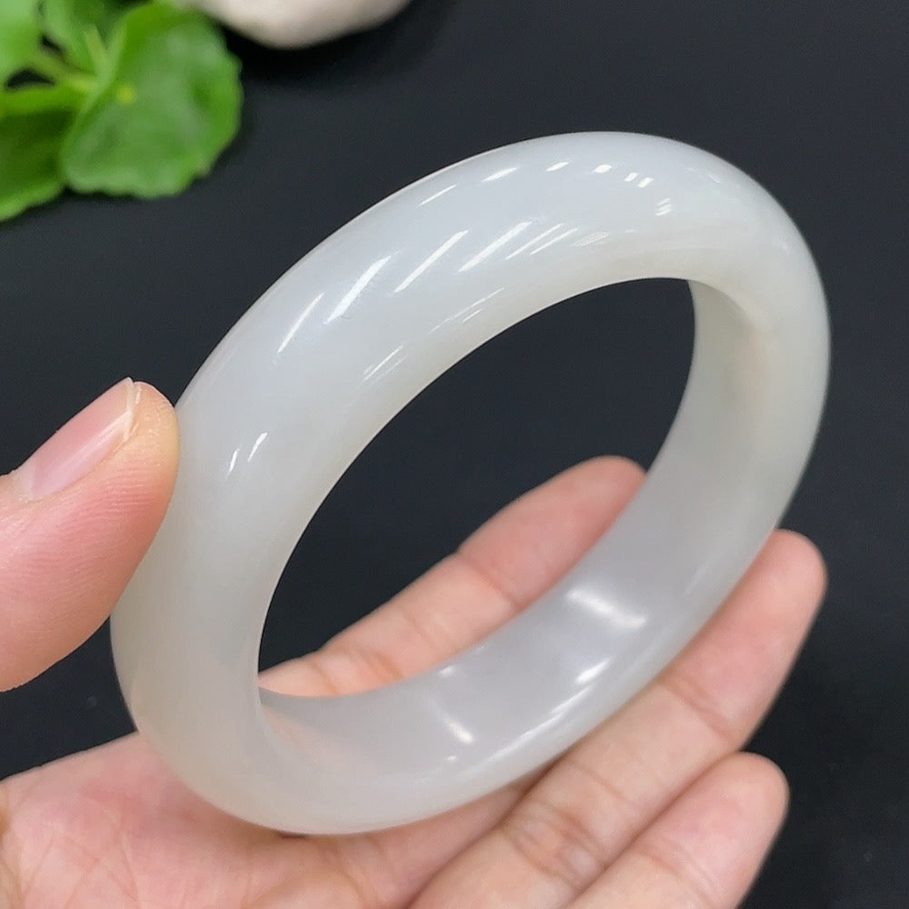 Hetian Jade Round Bracelet, Loop Size 59.6, Total Weight Approx. 81.3g