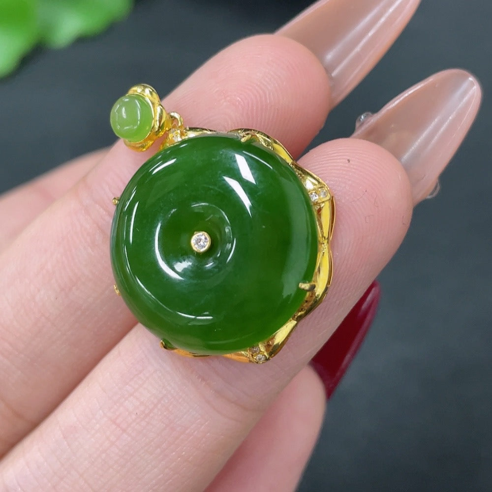 Hetian Jade Inlaid Pendant Non-Diamond Marked Red Gold Content 66% Other Gold Content 71% Total Product Weight Approx. 3.2g