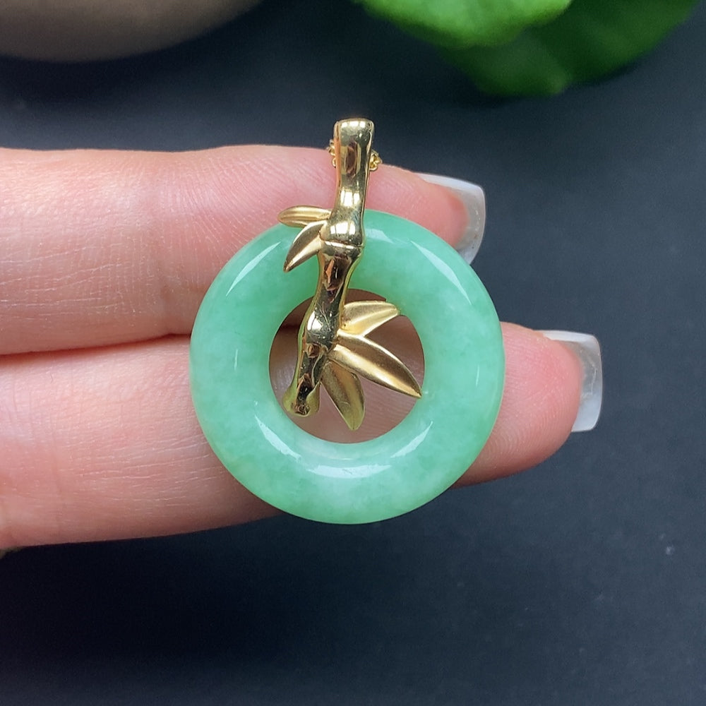 Jadeite inlaid pendant donut necklace by HKHQ, crafted with 18k gold, weighing approximately 9.34 grams.