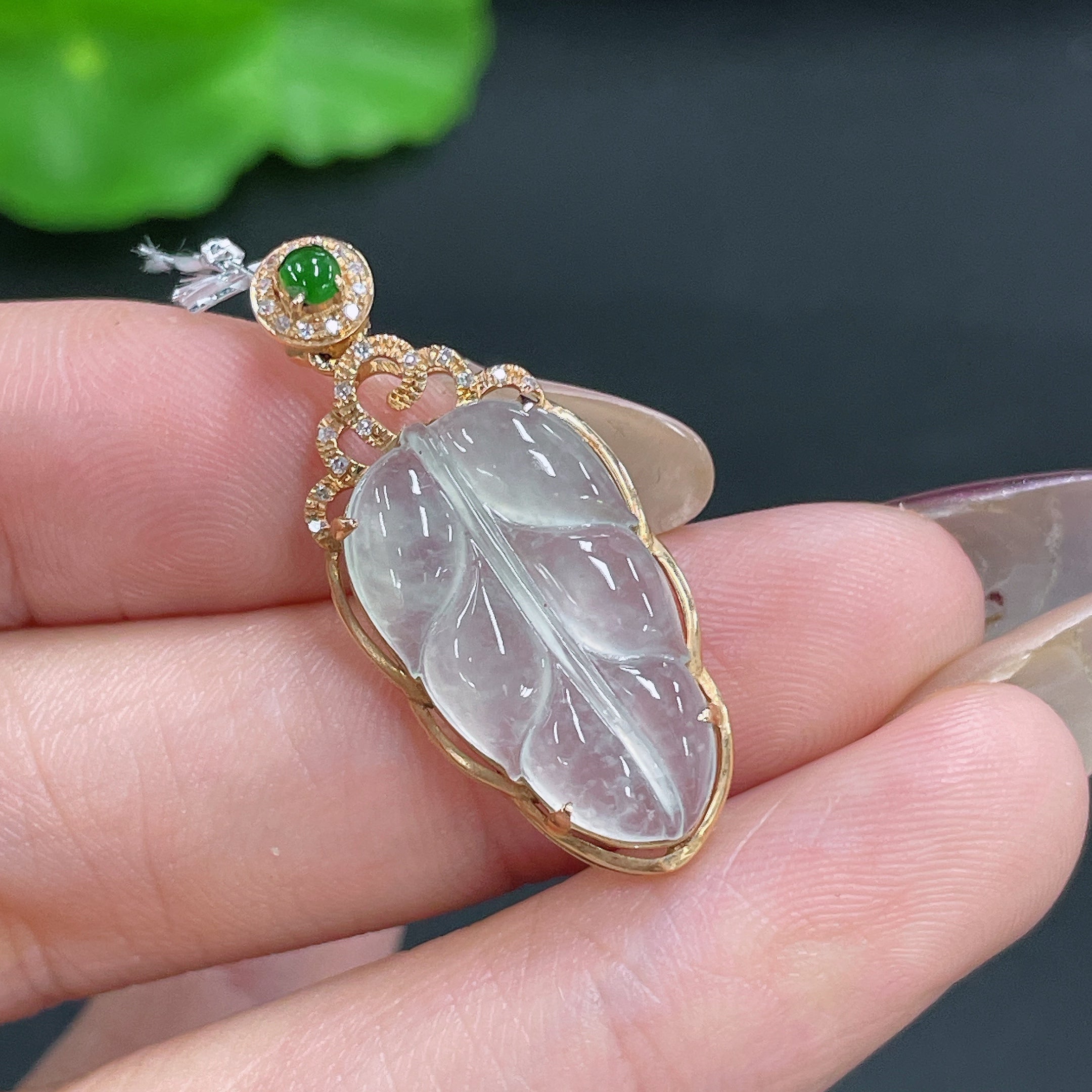 Jadeite Pendant Leaf 18k Gold Inlaid with Diamonds Total Weight Approx. 2.58g