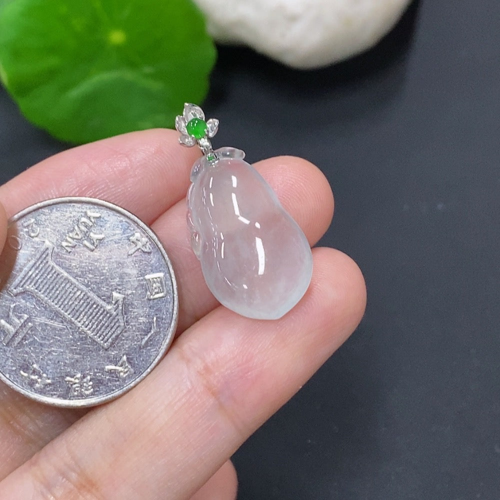 Jadeite Fu Gua Pendant with 18K Gold Clasp, Total Weight Approx. 2.9g (Non-Diamond)