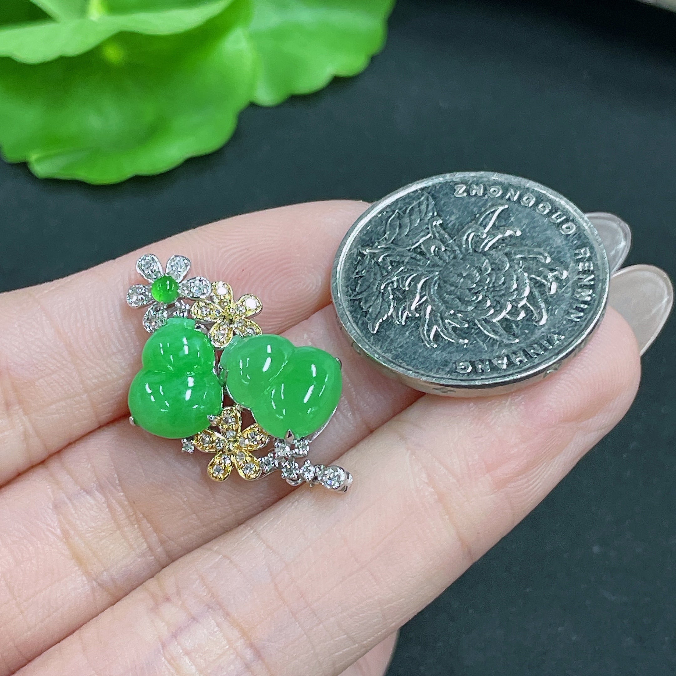 Jadeite Pendant 18k Gold Inlaid with Diamonds Total Weight Approx. 3.44g