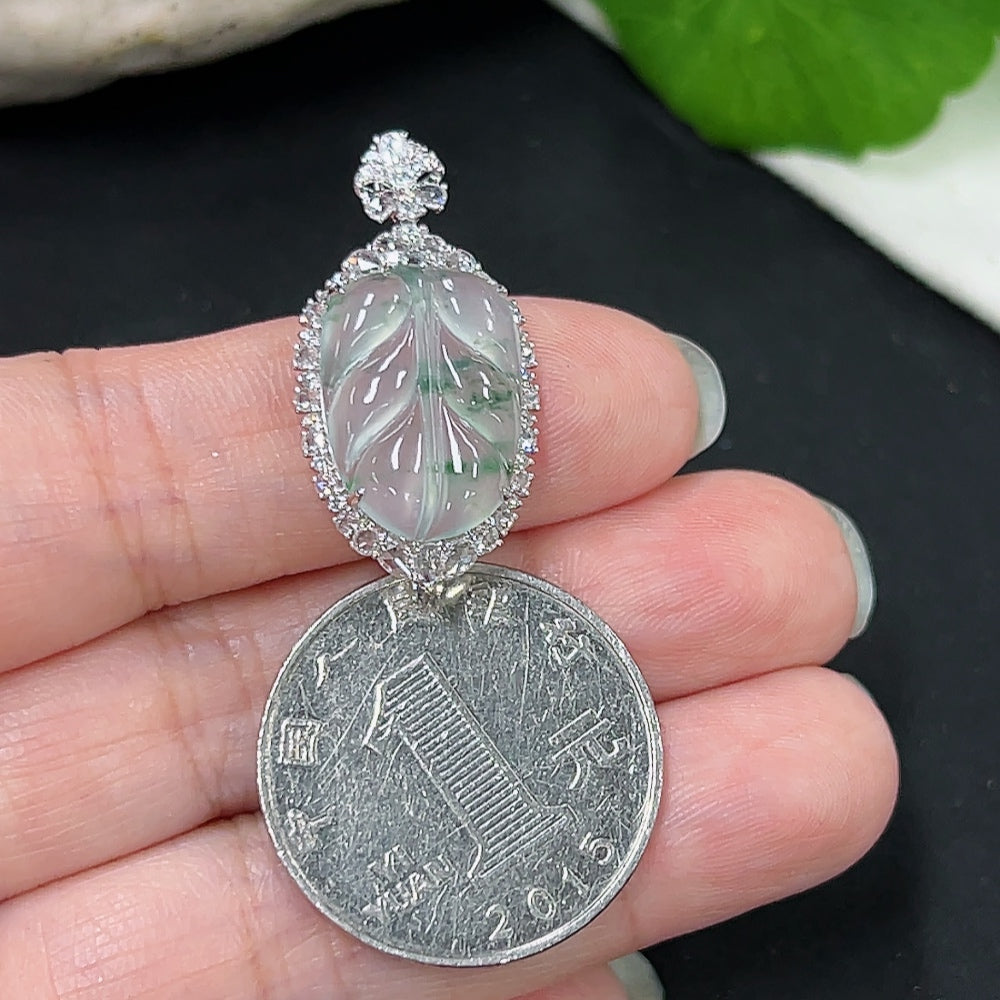 Jadeite Pendant Leaf 18k Gold Inlaid with Diamonds Total Weight Approx. 2.86g