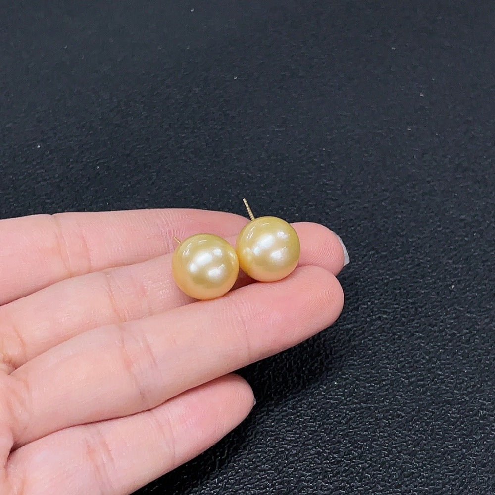 Seawater Pearl Earrings with 18K Gold Setting, Approximately 12.1mm, Color Origin Undetermined